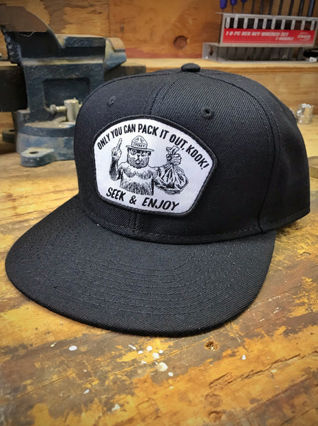PACK IT OUT SNAPBACK | BLACK